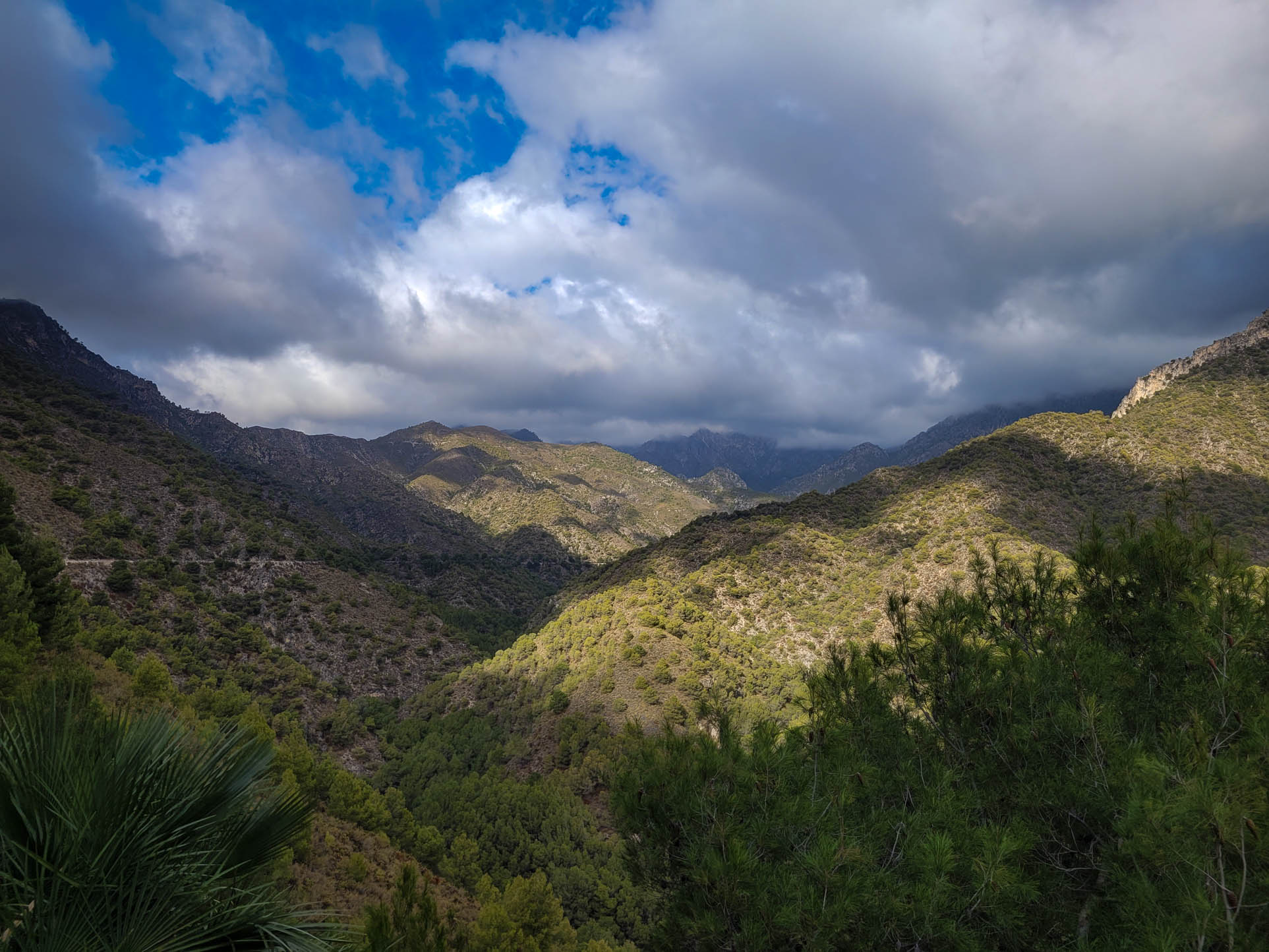 uitzicht over mooiste wandelgebied van Andalusie. wandelen met kinderen